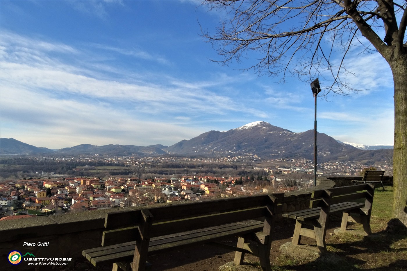 26 Dal sagrato del Santuario vista in Linzone.JPG